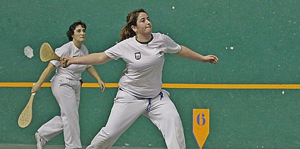 emakumea-pilotari-perez-2013-14-weberakohandia